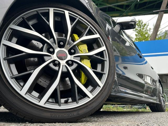 【純正19インチアルミホイール】外観にマッチした純正アルミホイールを装着しております。各種社外アルミホイールや、スタッドレスタイヤも取扱いしております。是非ご相談ください♪