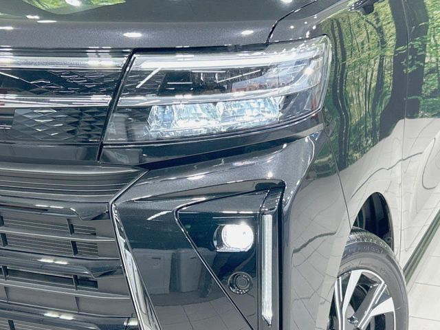 【アダプティブドライビングビーム】遠くまで明るく照らすハイビームを先行車や対向車に照射しない様、自動で調整!毎回手動で切り替える必要がなく、夜間走行時のストレスも軽減。安全性向上にも寄与します。