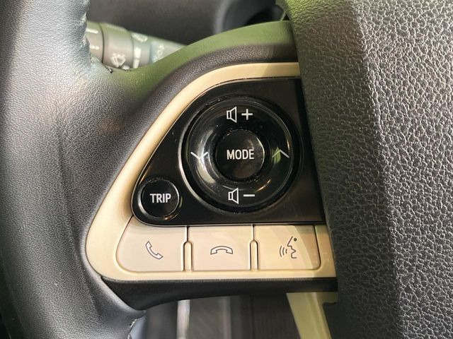 【ステアリングスイッチ】運転中、前方から目線をそらすことなく、オーディオ等の操作が可能な便利機能!安心&快適なドライブを演出してくれます♪
