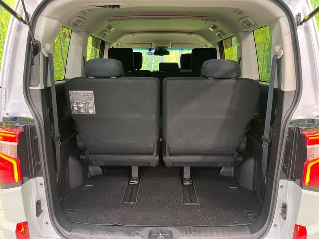 普段のお買い物や通勤、送迎等に十分な荷室スペースを確保しております。セカンドシートを倒すと、大きな荷物の積載も可能です♪