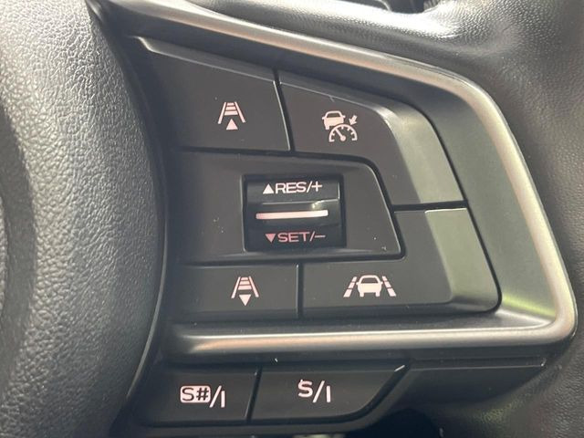 【全車速追従機能付クルーズコントロール】高速道路での長距離走行が楽に!!自動で速度を保つクルーズコントロールが、衝突軽減システムと連携し、前方の車両を感知して車間を保つように速度調節してくれます!!