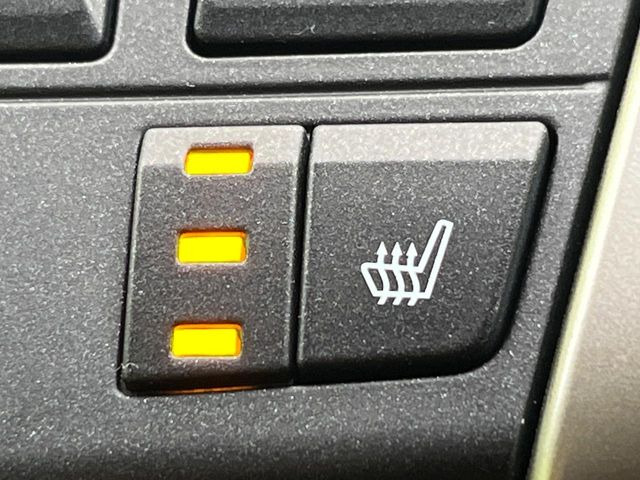 【シートヒーター】寒い日に重宝するシートヒーター!エアコンより早く温まってくれるので寒がりの人も安心ですね♪エアコンの温風は乾燥するから苦手、という方にもをおすすめです。