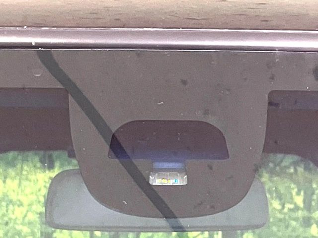 【シティブレーキアクティブシステム】低速走行中に前方の車両等を認識し、衝突しそうな時は警報とブレーキで衝突回避と被害軽減をアシスト。より安全にドライブをお楽しみいただけます。