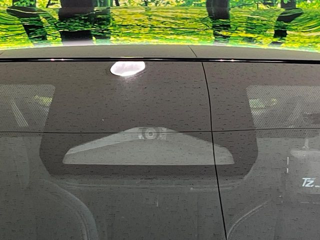 【トヨタセーフティセンス】走行中に前方の車両等を認識し、衝突しそうな時は警報とブレーキで衝突回避と被害軽減をアシスト。より安全にドライブをお楽しみいただけます。