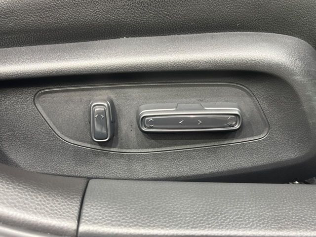 【パワーシート】スイッチ一つで簡単にシートの微調整が可能!電動だから力もいりません!快適なシートポジションにセットして、快適なドライブをお楽しみください。