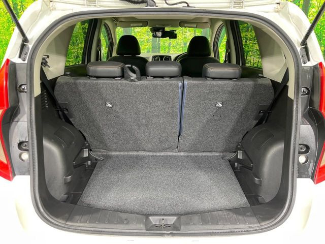 普段のお買い物や通勤、送迎等に十分な荷室スペースを確保しております。セカンドシートを倒すと、大きな荷物の積載も可能です♪