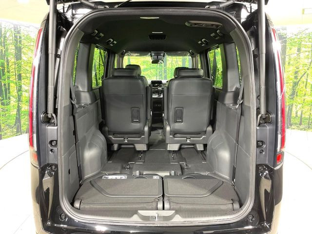 普段のお買い物や通勤、送迎等に十分な荷室スペースを確保しております。セカンドシートを倒すと、大きな荷物の積載も可能です♪