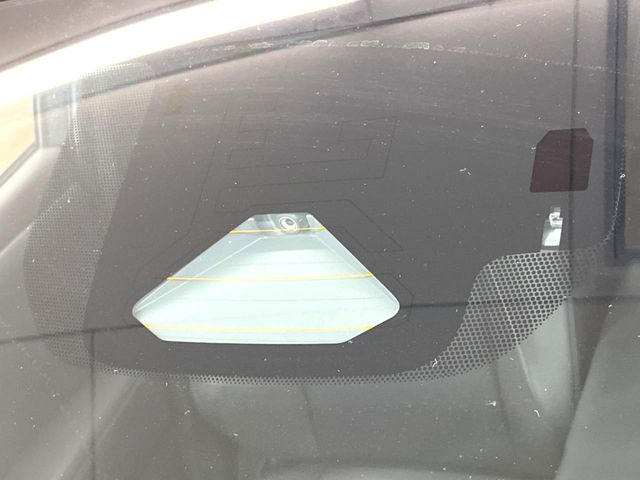 【トヨタセーフティセンス】走行中に前方の車両等を認識し、衝突しそうな時は警報とブレーキで衝突回避と被害軽減をアシスト。より安全にドライブをお楽しみいただけます。