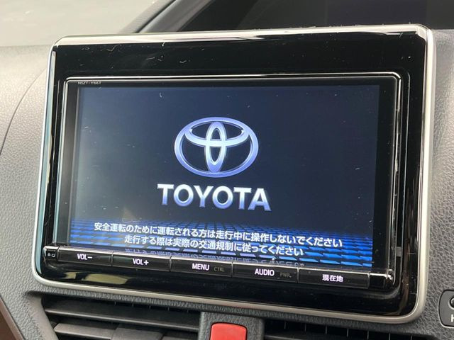 【純正ナビ】人気の純正ナビを装備しております。ナビの使いやすさはもちろん、オーディオ機能も充実!キャンプや旅行はもちろん、通勤や買い物など普段のドライブも楽しくなるはず♪