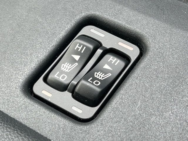 【シートヒーター】寒い日に重宝するシートヒーター!エアコンより早く温まってくれるので寒がりの人も安心ですね♪エアコンの温風は乾燥するから苦手、という方にもをおすすめです。