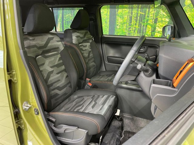 運転席シート廻りは使用感も少なく、良好な状態となっています。丁寧に使われていたことがよくわかりますね。