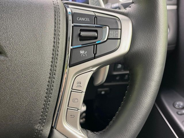 【レーダークルーズコントロール】高速道路での長距離走行が楽に!!自動で速度を保つクルーズコントロールが、衝突軽減システムと連携し、前方の車両を感知して車間を保つように速度調節してくれます!!
