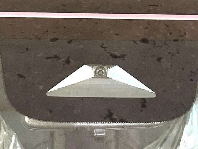【ホンダセンシング】走行中に前方の車両等を認識し、衝突しそうな時は警報とブレーキで衝突回避と被害軽減をアシスト。より安全にドライブをお楽しみいただけます。