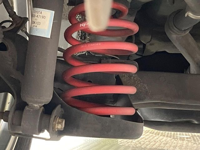 お車を安心してお乗りいただく為には、足回りの定期点検が欠かせません。サービスサポート(有償保証)では無料点検もご提供しており、安心のカーライフをお過ごしいただけるサポート体制が整っています。