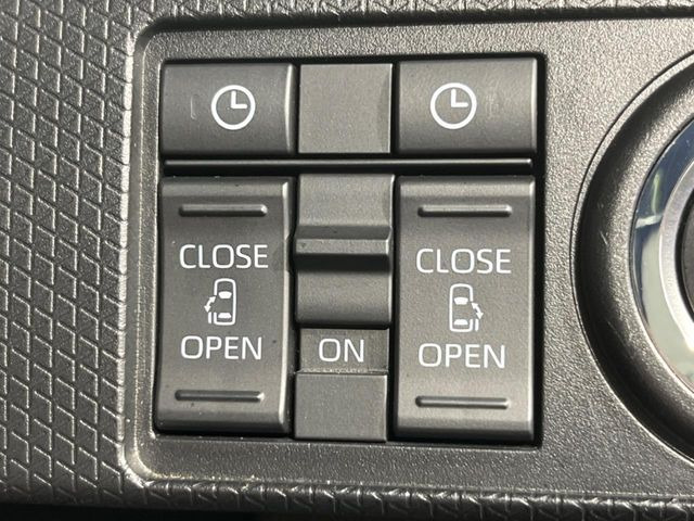 【両側パワースライドドア】スマートキーや運転席のスイッチで後席両側スライドドアの開閉が可能♪電動だから力を入れてドアを開ける必要が無く、小さなお子様でも簡単に開け閉めでき快適です♪
