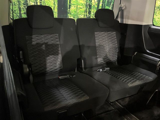 3列目シートはもちろん状態良好☆大人でもゆったりと座って頂けますので、大人数でのお出かけもラクラクです♪ご家族で、気の知れた仲間で、ドライブに行くのが楽しみですね♪