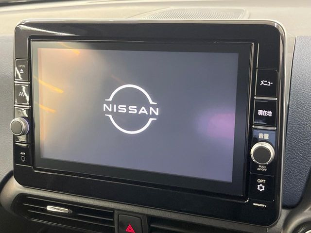 【大画面ナビ】人気の大型9インチナビを装備。存在感のある大画面はインパクト大!ナビ利用時のマップ表示は見やすく、テレビやDVDは臨場感がアップ!いつものドライブがグッと楽しくなります♪