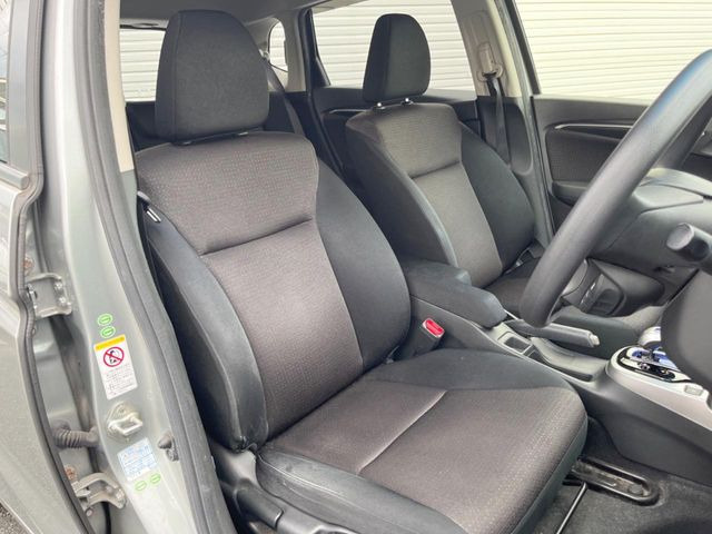 ドライバーによって運転しやすいポジションは異なり、あの車はどうなのか不安なこともありますよね。気になるお車は店頭で乗り込んでご確認いただけます♪