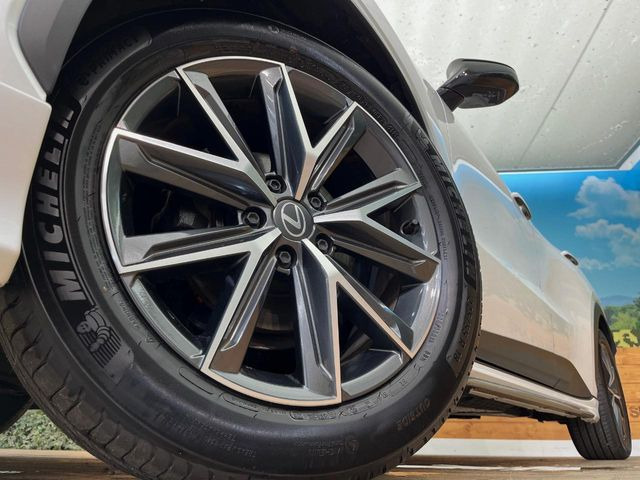 �y����18�C���`�A���~�z�C�[���z�O�ςɃ}�b�`���������A���~�z�C�[���𑕒����Ă���܂��B�e��ЊO�A���~�z�C�[����A�X�^�b�h���X�^�C�����戵�����Ă���܂��B���񂲑��k����������