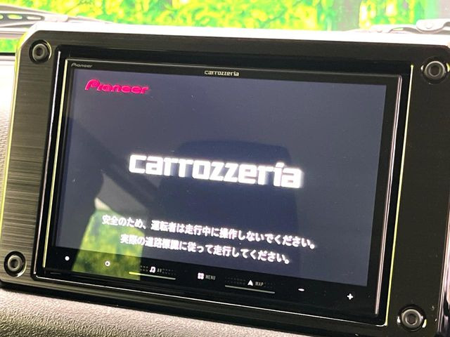 【大画面ナビ】人気の大型8インチナビを装備。存在感のある大画面はインパクト大!ナビ利用時のマップ表示は見やすく、テレビやDVDは臨場感がアップ!いつものドライブがグッと楽しくなります♪
