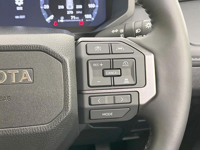 【レーダークルーズコントロール】高速道路での長距離走行が楽に!!自動で速度を保つクルーズコントロールが、衝突軽減システムと連携し、前方の車両を感知して車間を保つように速度調節してくれます!!