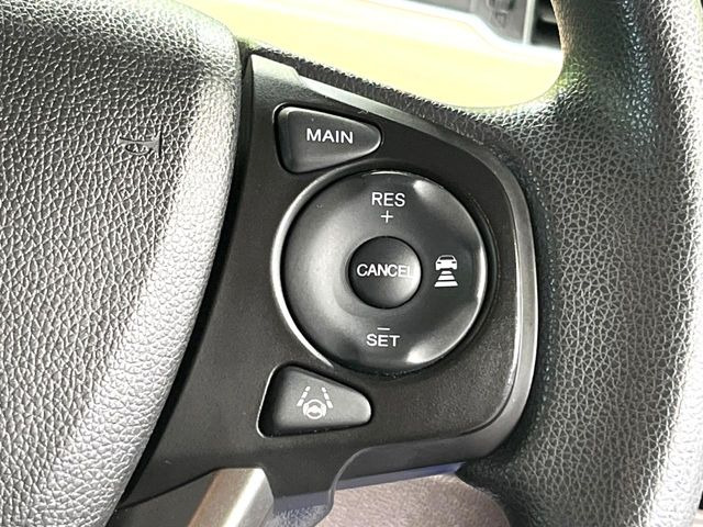 【アダプティブクルーズコントロール】高速道路での長距離走行が楽に!!自動で速度を保つクルーズコントロールが、衝突軽減システムと連携し、前方の車両を感知して車間を保つように速度調節してくれます!!