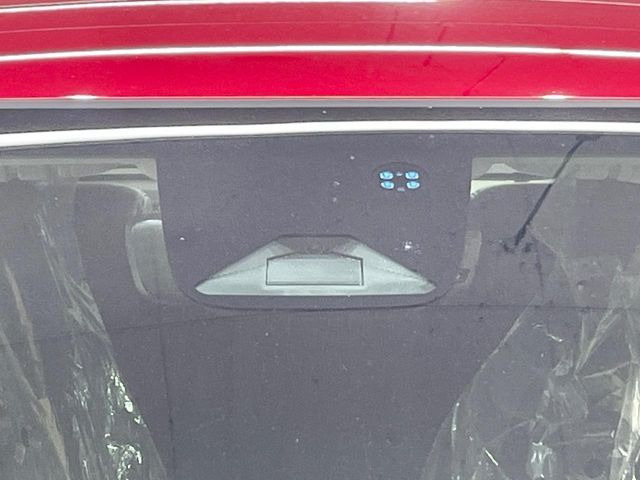 【ホンダセンシング】走行中に前方の車両等を認識し、衝突しそうな時は警報とブレーキで衝突回避と被害軽減をアシスト。より安全にドライブをお楽しみいただけます。
