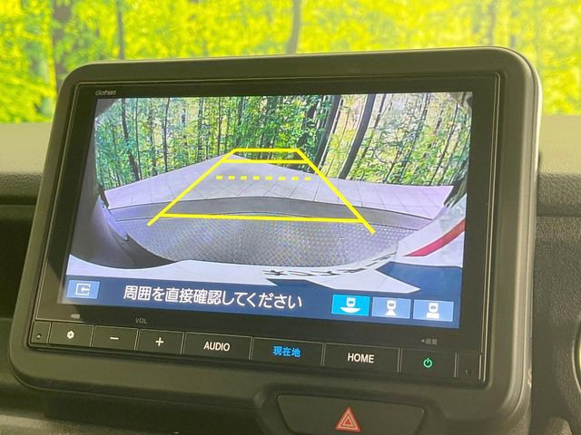 【バックカメラ】駐車時に後方がリアルタイム映像で確認できます。大型商業施設や立体駐車場での駐車時や、夜間のバック時に大活躍!運転スキルに関わらず、今や必須となった装備のひとつです!