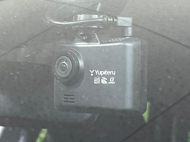 【ドライブレコーダー】ドライブレコーダー装備!走行中はもちろん、あおり運転や事故に遭遇した際、映像で記録し、万一のリスクに備えます。※記録用SDカードはお客様ご自身でご準備いただく必要があります。