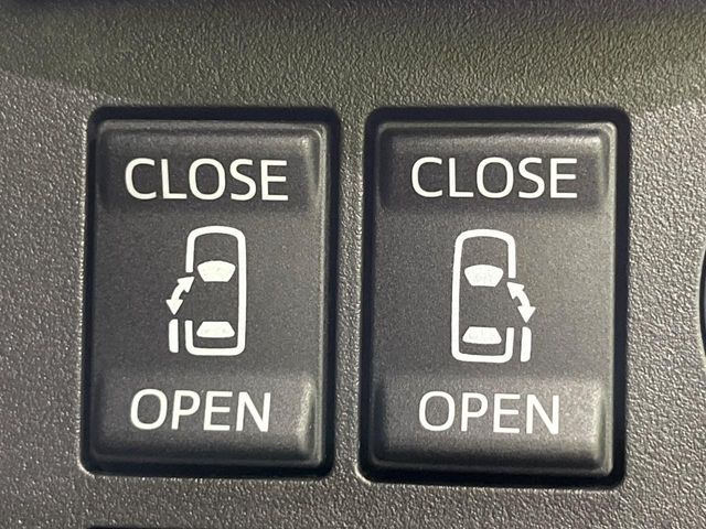 【両側パワースライドドア】スマートキーや運転席のスイッチで後席両側スライドドアの開閉が可能♪電動だから力を入れてドアを開ける必要が無く、小さなお子様でも簡単に開け閉めでき快適です♪