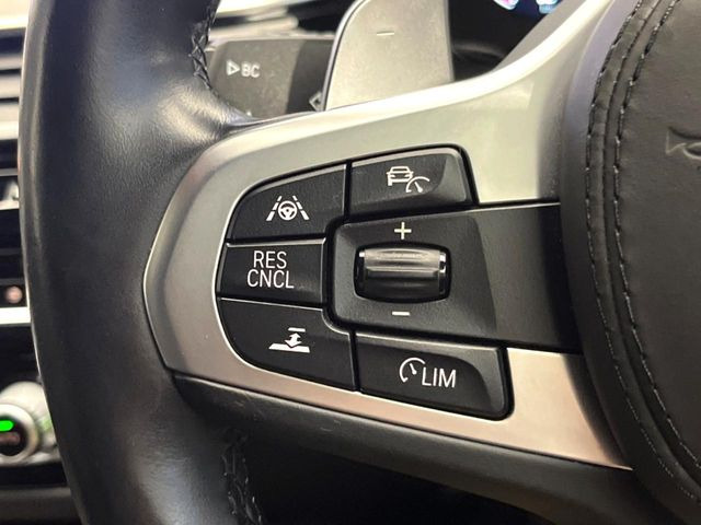 ●アクティブクルーズコントロール:前の車との車間距離を一定にとりつつ、一定速度で自動走行してくれる次世代のクルーズコントロール!主に高速道路や自動車専用道路で使用する便利な機能です!