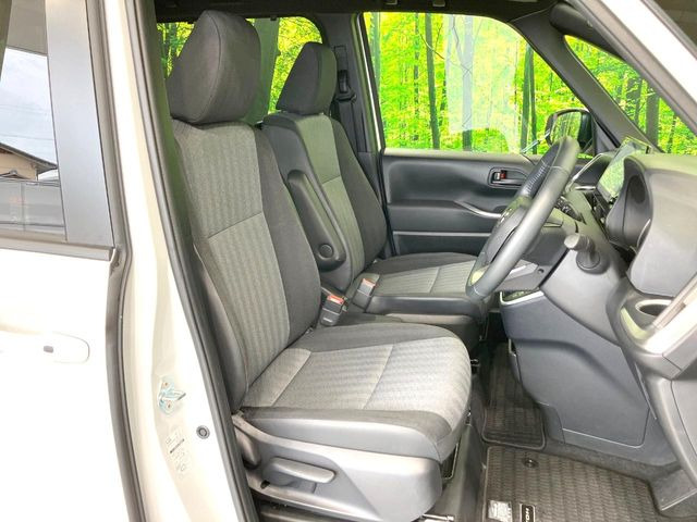 運転席シート廻りは使用感も少なく、良好な状態となっています。丁寧に使われていたことがよくわかりますね。