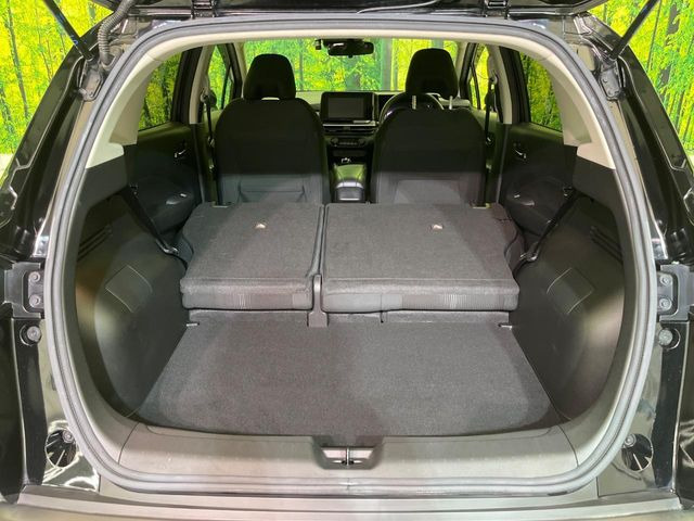 普段のお買い物や通勤、送迎等に十分な荷室スペースを確保しております。セカンドシートを倒すと、大きな荷物の積載も可能です♪