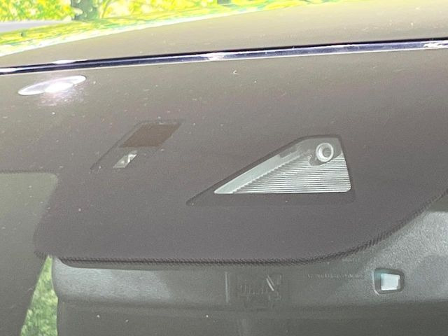 【i-ACTIVESENSE】走行中に前方の車両等を認識し、衝突しそうな時は警報とブレーキで衝突回避と被害軽減をアシスト。より安全にドライブをお楽しみいただけます。