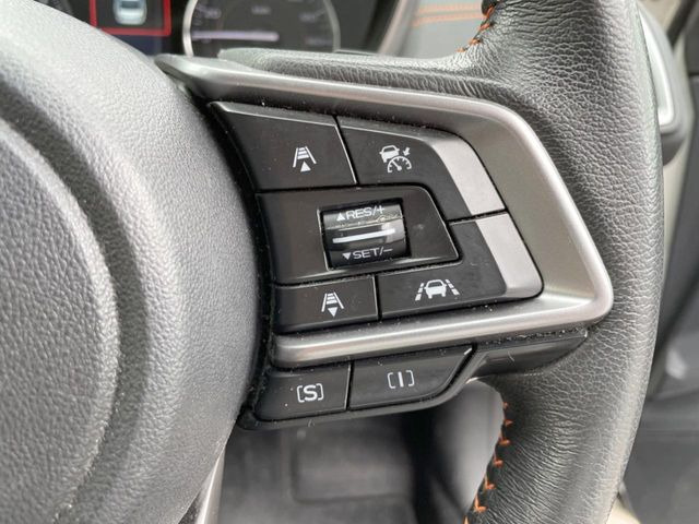 【アイサイトVer3】前方の車両等を検知し、衝突しそうな時は警報で注意を促し、ブレーキを踏む力をサポート。ブレーキを踏めなかった場合は衝突被害軽減ブレーキが作動、衝突回避をサポートします。