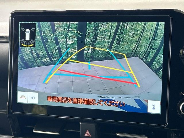 【バックカメラ】駐車時に後方がリアルタイム映像で確認できます。大型商業施設や立体駐車場での駐車時や、夜間のバック時に大活躍!運転スキルに関わらず、今や必須となった装備のひとつです!