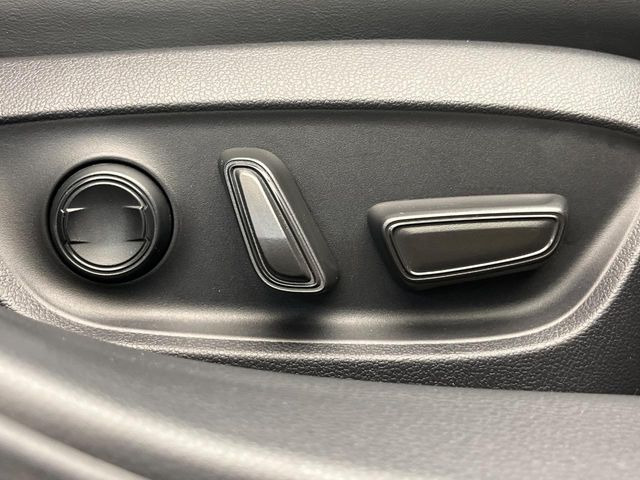 【メモリー機能付きパワーシート】ドライバーごとに設定したシート位置を記憶して、ボタン一つで切り替えできる便利な機能!運転する方が複数名いらっしゃるご家庭におすすめです♪