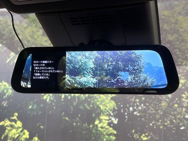【デジタルインナーミラー】後席の大きな荷物や同乗者で後方が確認しづらい時でも安心!カメラが撮影した車両後方の映像をルームミラー内に表示。クリアな視界で状況の確認が可能です!