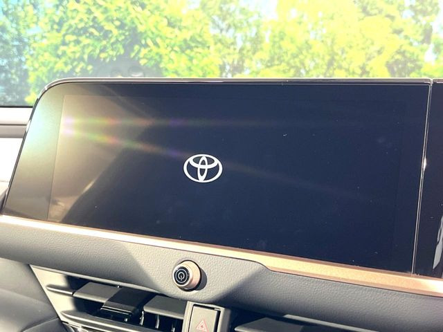 【12.3インチワイドナビ】高級感とインパクトのある大型ワイドナビを装備。各種オーディオ操作はもちろん、横長ワイド画面でのマップ2分割表示など、利便性も高いナビです♪