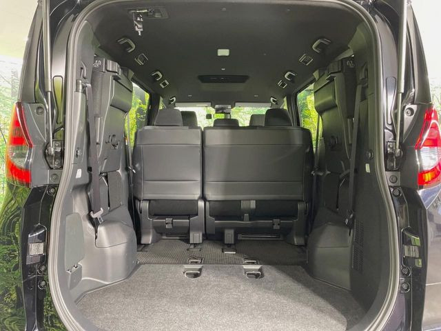 普段のお買い物や通勤、送迎等に十分な荷室スペースを確保しております。セカンドシートを倒すと、大きな荷物の積載も可能です♪