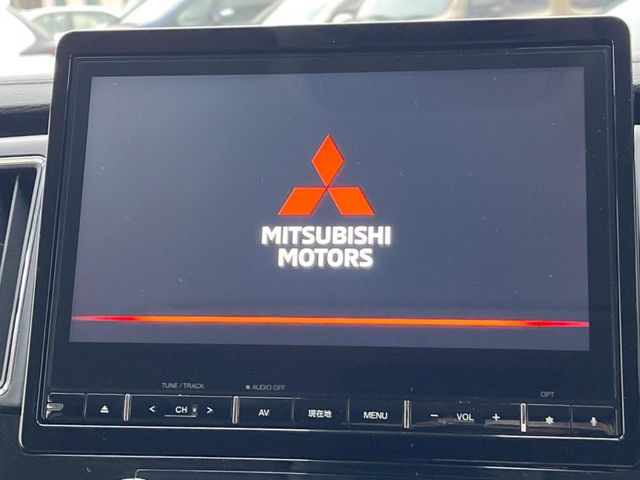 【純正ナビ】人気の純正ナビを装備しております。ナビの使いやすさはもちろん、オーディオ機能も充実!キャンプや旅行はもちろん、通勤や買い物など普段のドライブも楽しくなるはず♪