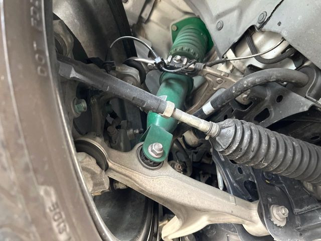 【TEIN車高調】車高が低くなり、スタイリッシュな見た目となっております。車両の重心が下がる事で、走行時の安定性も向上します♪