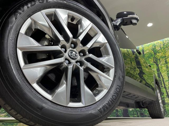 【純正19インチアルミホイール】外観にマッチした純正アルミホイールを装着しております。各種社外アルミホイールや、スタッドレスタイヤも取扱いしております。是非ご相談ください♪