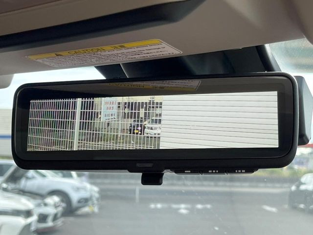 【スマートリヤビューミラー】後席の大きな荷物や同乗者で後方が確認しづらい時でも安心!カメラが撮影した車両後方の映像をルームミラー内に表示。クリアな視界で状況の確認が可能です!