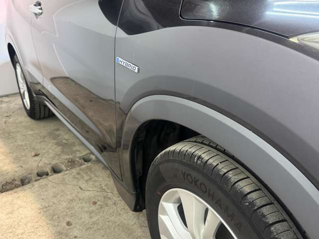 �y�n�C�u���b�h�G���u�����z�t�����g�t�F���_�[��HYBRID�G���u�����𑕒��B�n�C�u���b�h�Ԃł��邱�Ƃ��O�ς���m�F�ł��܂��B