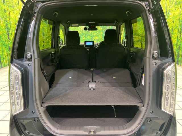 普段のお買い物や通勤、送迎等に十分な荷室スペースを確保しております。セカンドシートを倒すと、大きな荷物の積載も可能です♪