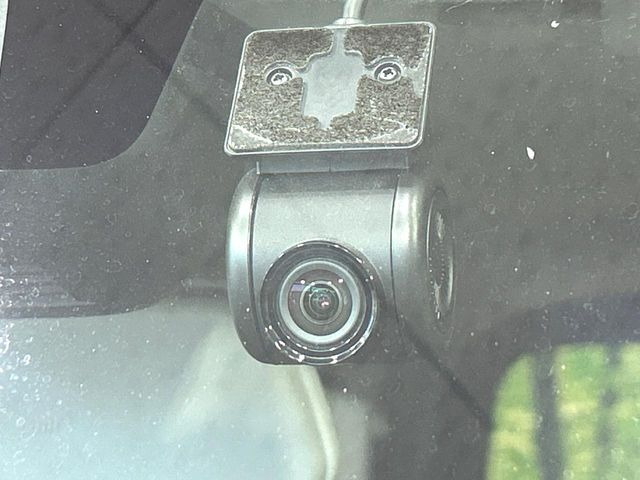【ドライブレコーダー】ドライブレコーダー装備!走行中はもちろん、あおり運転や事故に遭遇した際、映像で記録し、万一のリスクに備えます。※記録用SDカードはお客様ご自身でご準備いただく必要があります。