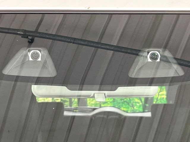 【スズキ デュアルカメラブレーキサポート】走行中に前方の車両等を認識し、衝突しそうな時は警報とブレーキで衝突回避と被害軽減をアシスト。より安全にドライブをお楽しみいただけます。