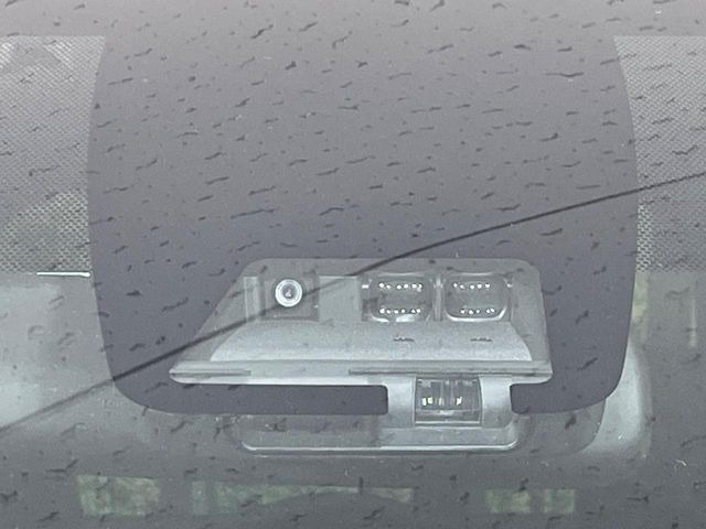 【トヨタセーフティセンス】走行中に前方の車両等を認識し、衝突しそうな時は警報とブレーキで衝突回避と被害軽減をアシスト。より安全にドライブをお楽しみいただけます。