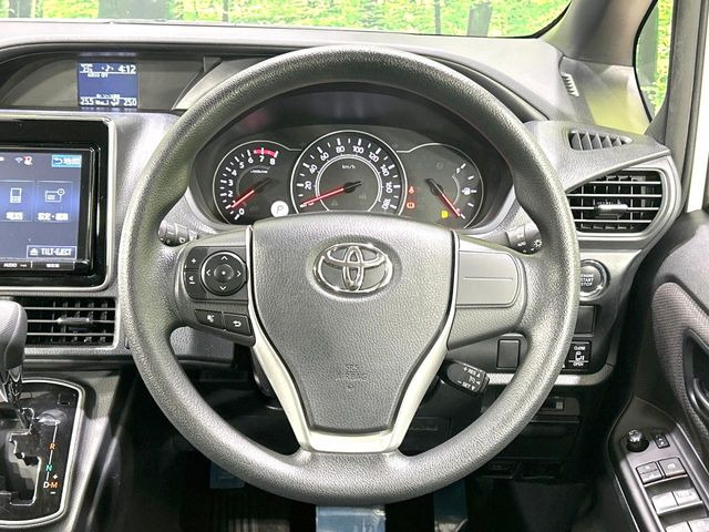 【ステアリングスイッチ】運転中、前方から目線をそらすことなく、オーディオ等の操作が可能な便利機能!安心&快適なドライブを演出してくれます♪